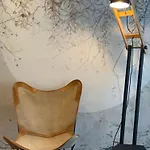 La - & מלון 4*