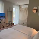 La - & - Sqh Member Hotel
